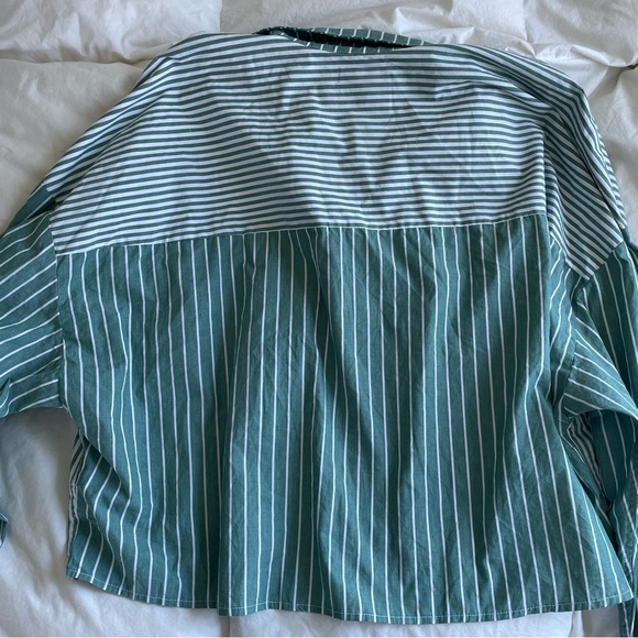 Abercrombie Green and White Colorblock Striped Crop Button Up Shirt - Picture 4 of 4